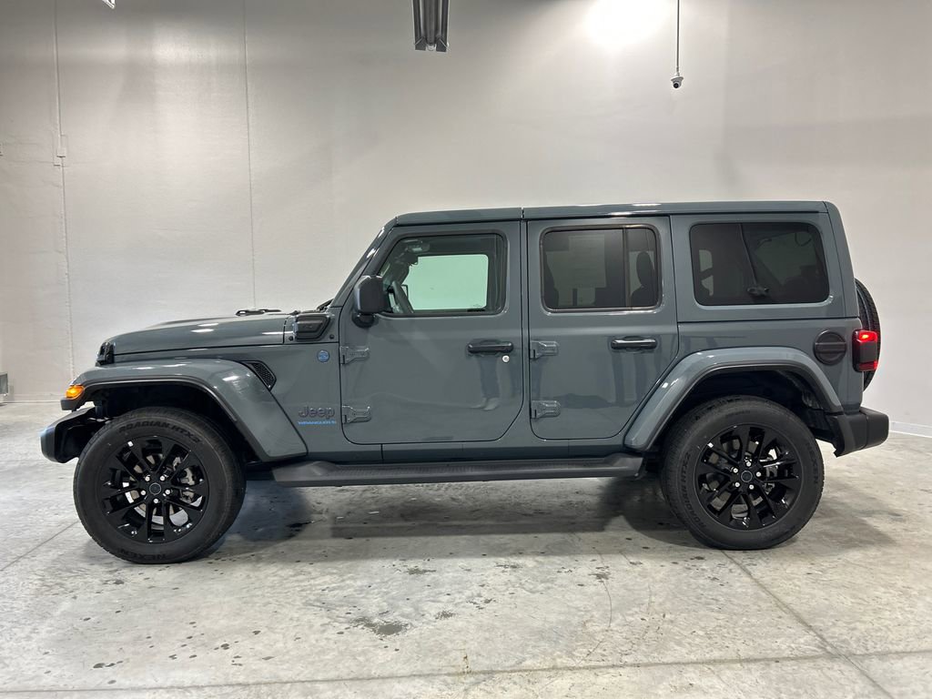 Used 2025 Jeep Wrangler Unlimited Sahara AWD/4WD image 9