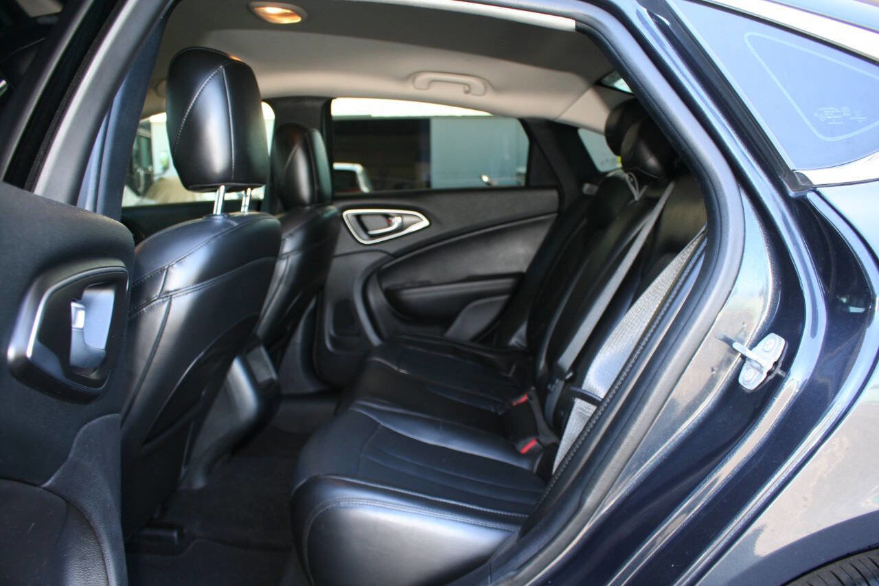 Used 2016 Chrysler 200 Limited Platinum image 20