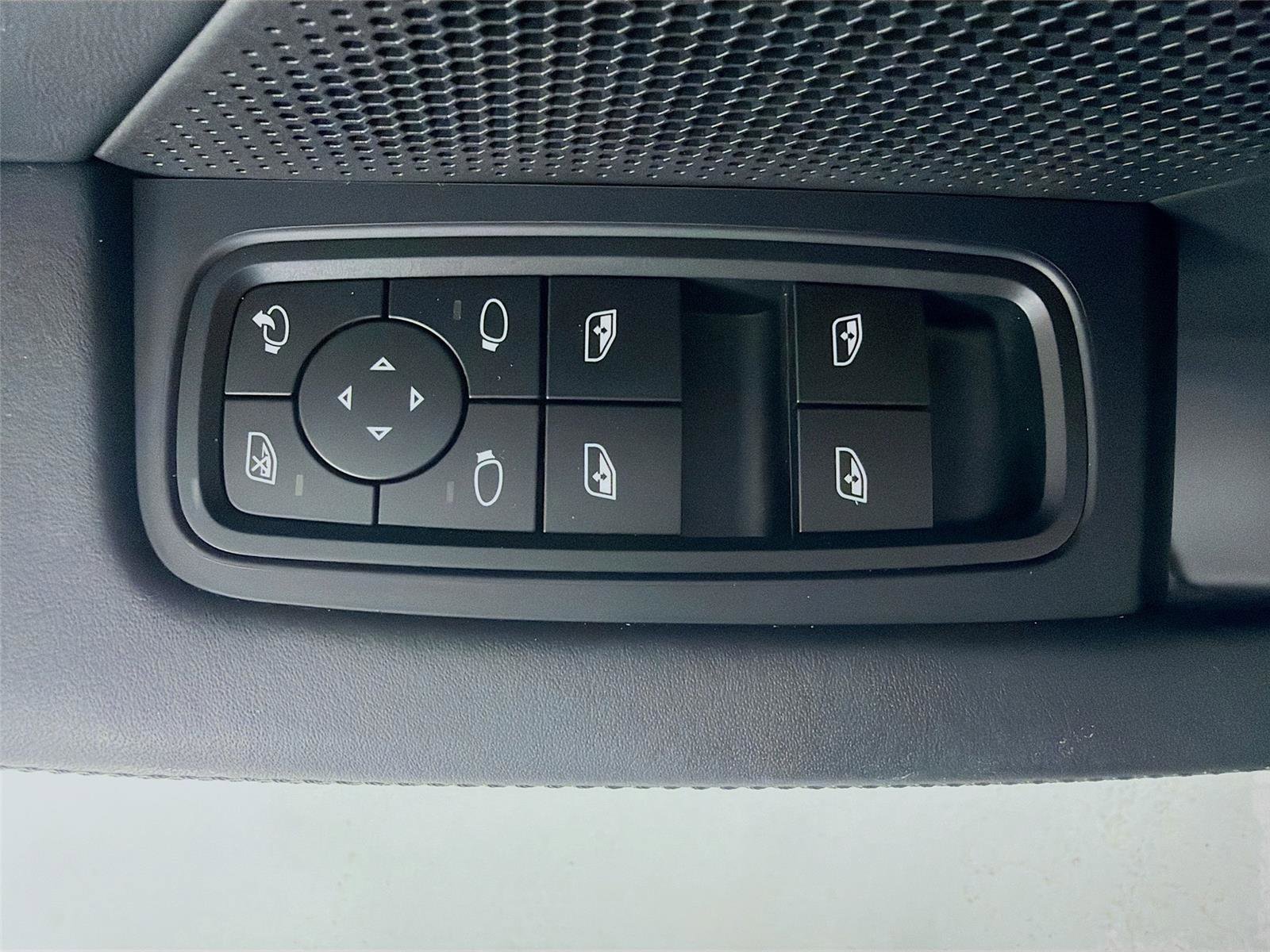 New 2025 Porsche Taycan image 9