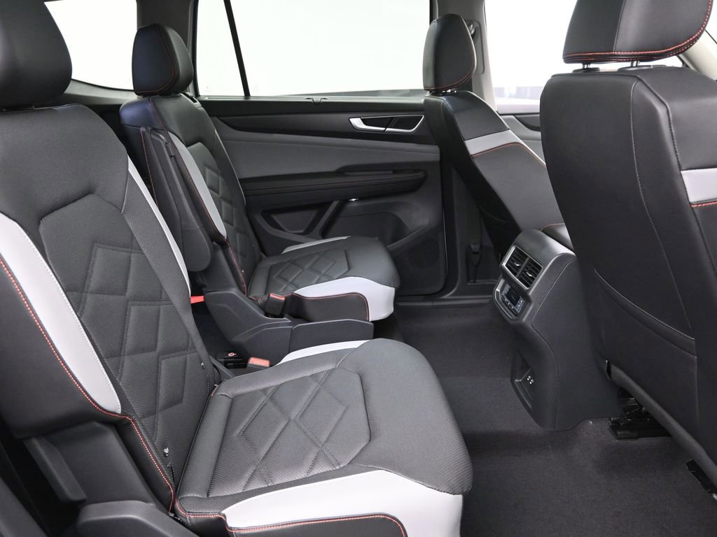 Used 2024 Volkswagen Atlas Peak Edition SE image 8