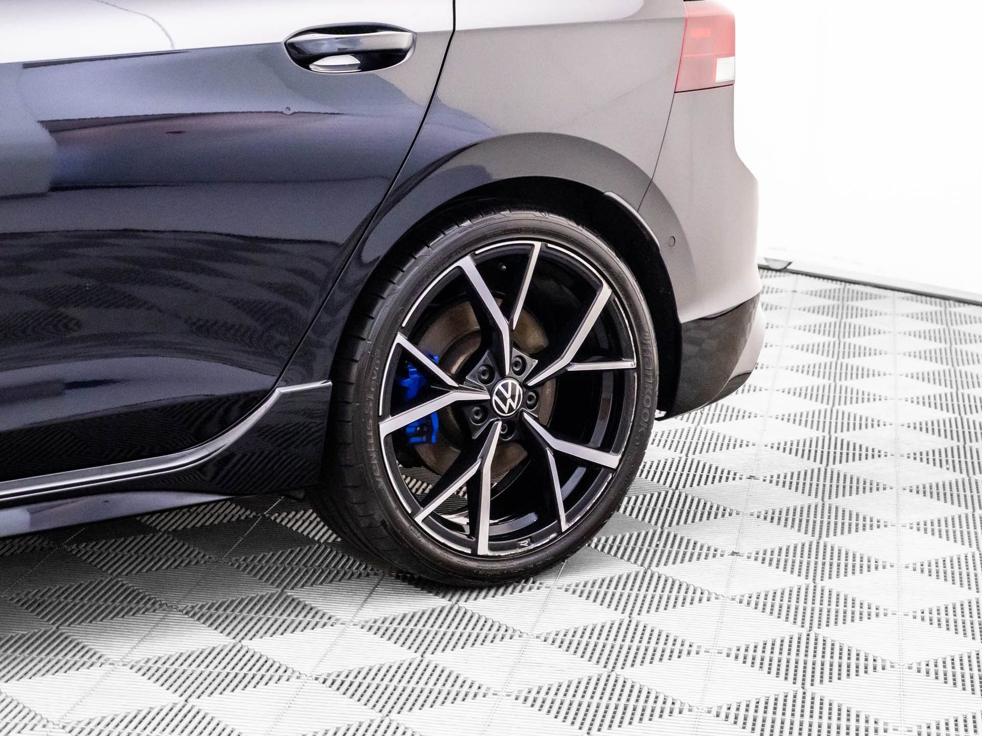 Used 2022 Volkswagen Golf R AWD/4WD image 34