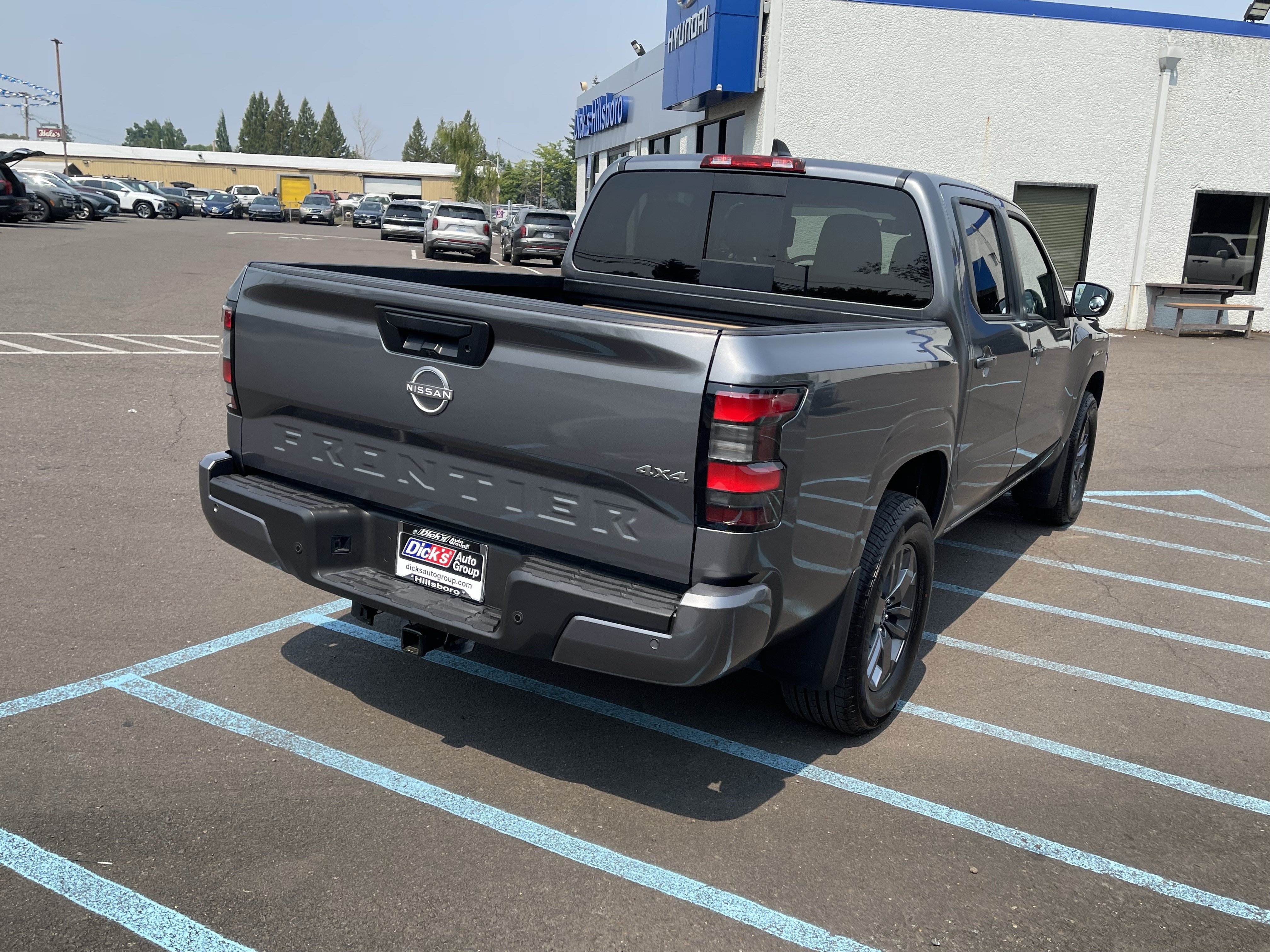 Used 2025 Nissan Frontier SV AWD/4WD image 5