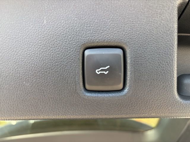 Used 2022 Ford Escape SE w/ SE Sport Appearance Package image 6