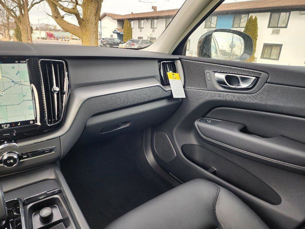 Certified 2025 Volvo XC60 B5 Core w/ Climate Package image 9