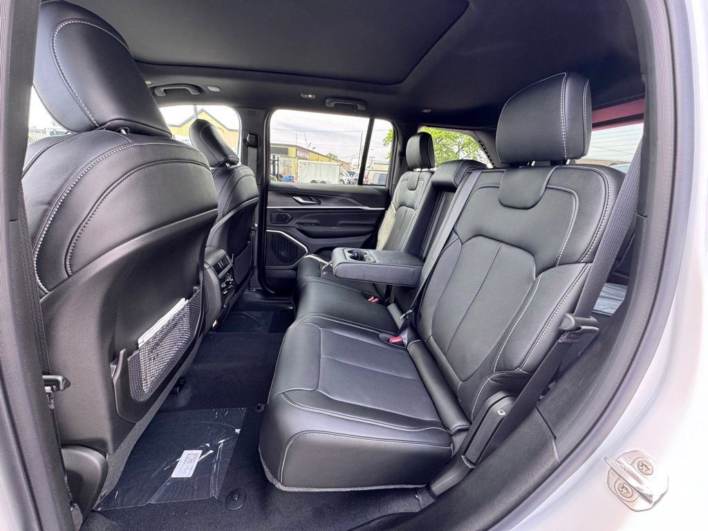 New 2026 Jeep Grand Cherokee Limited AWD/4WD image 15