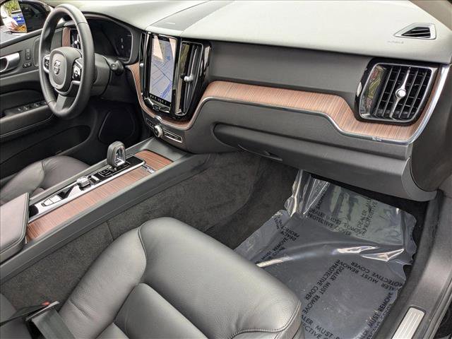 Used 2024 Volvo XC60 B5 Plus image 22