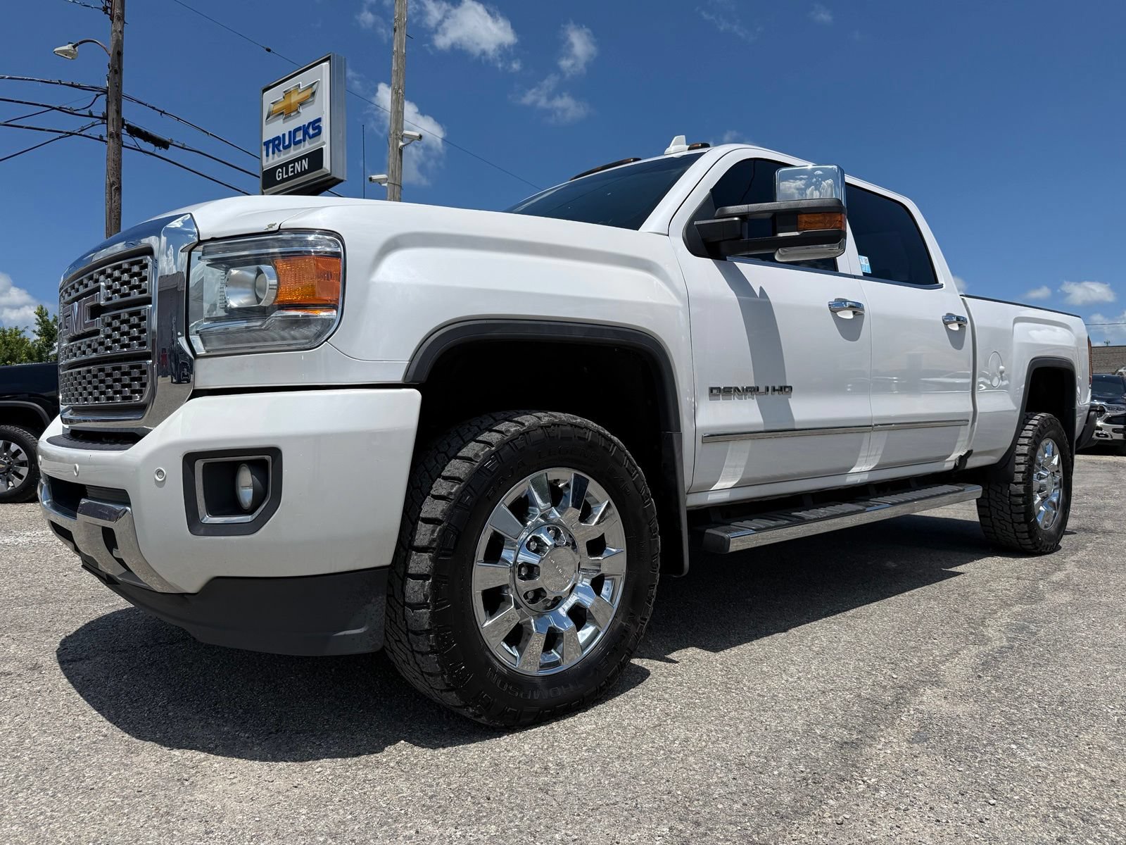 Used 2019 GMC Sierra 2500 Denali w/ Duramax Plus Package AWD/4WD image 2