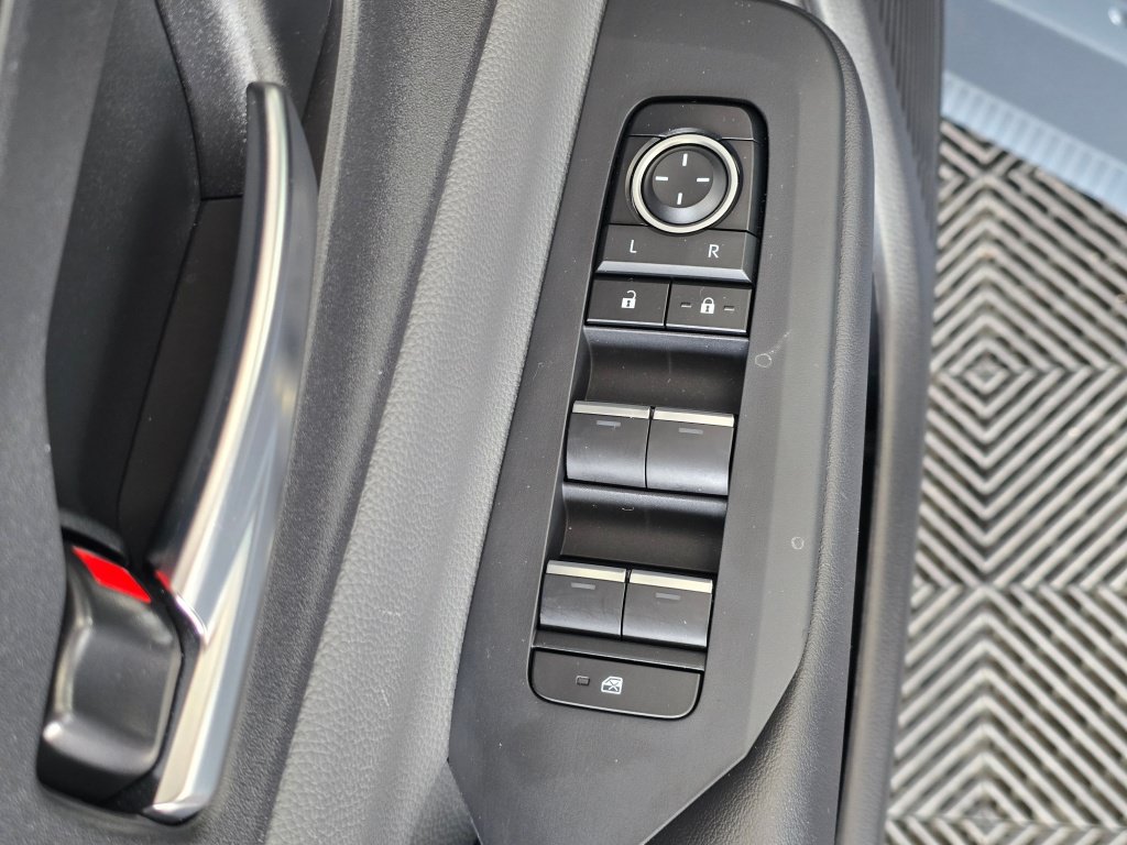 Used 2025 Toyota Prius XLE AWD/4WD image 20