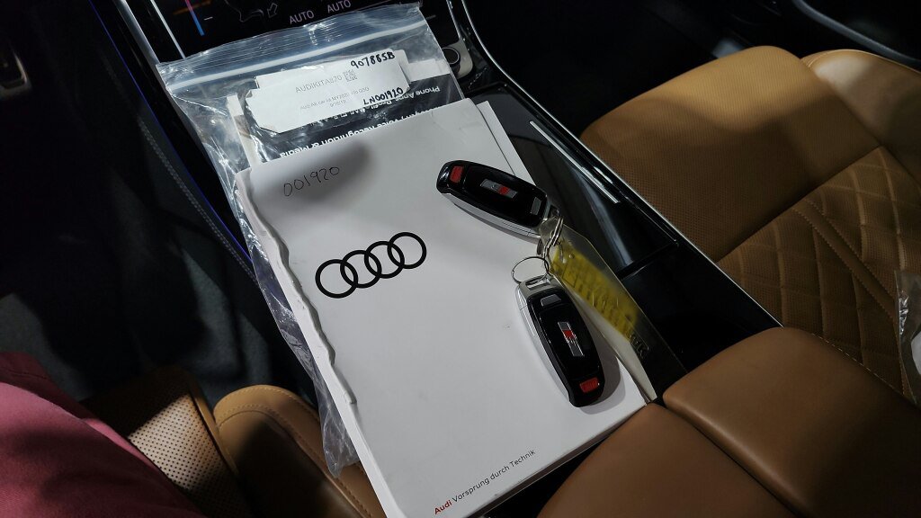 Used 2020 Audi S8 L w/ S8 Executive Package AWD/4WD image 27