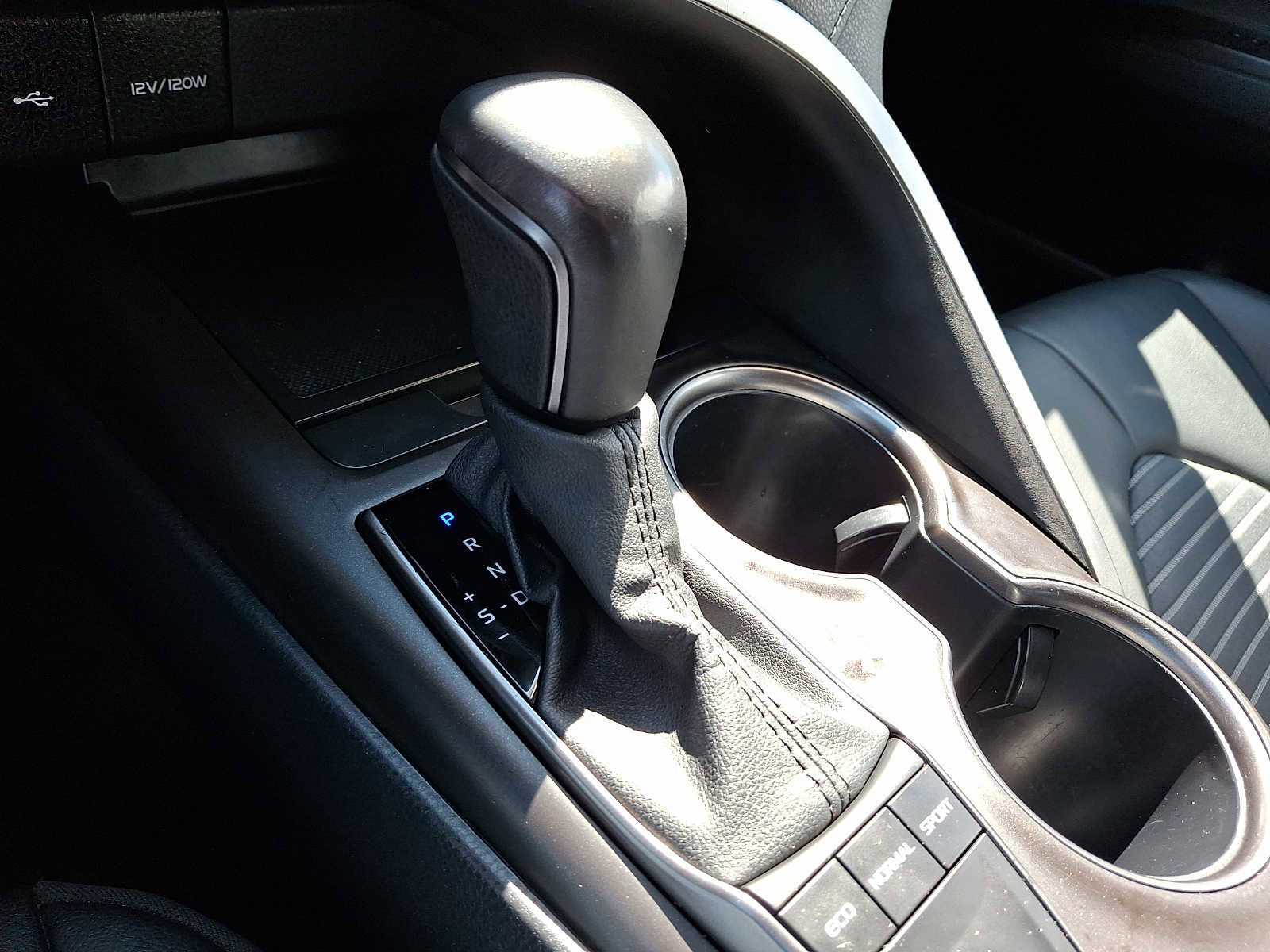 Used 2024 Toyota Camry SE FWD image 14