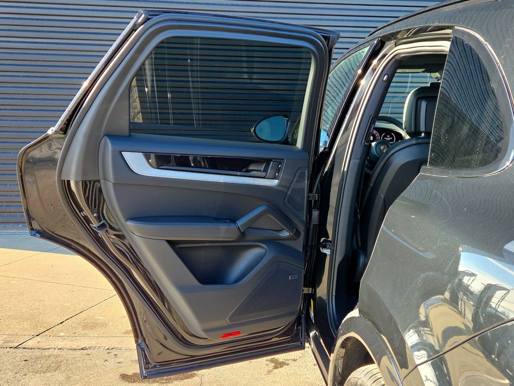 Certified 2025 Porsche Cayenne image 17