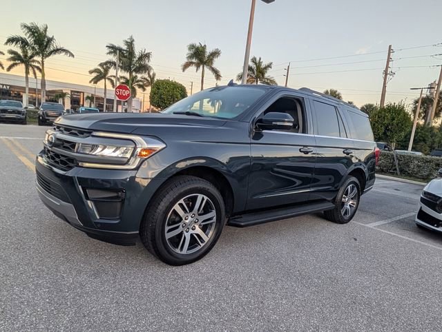 Used 2024 Ford Expedition XLT image 3