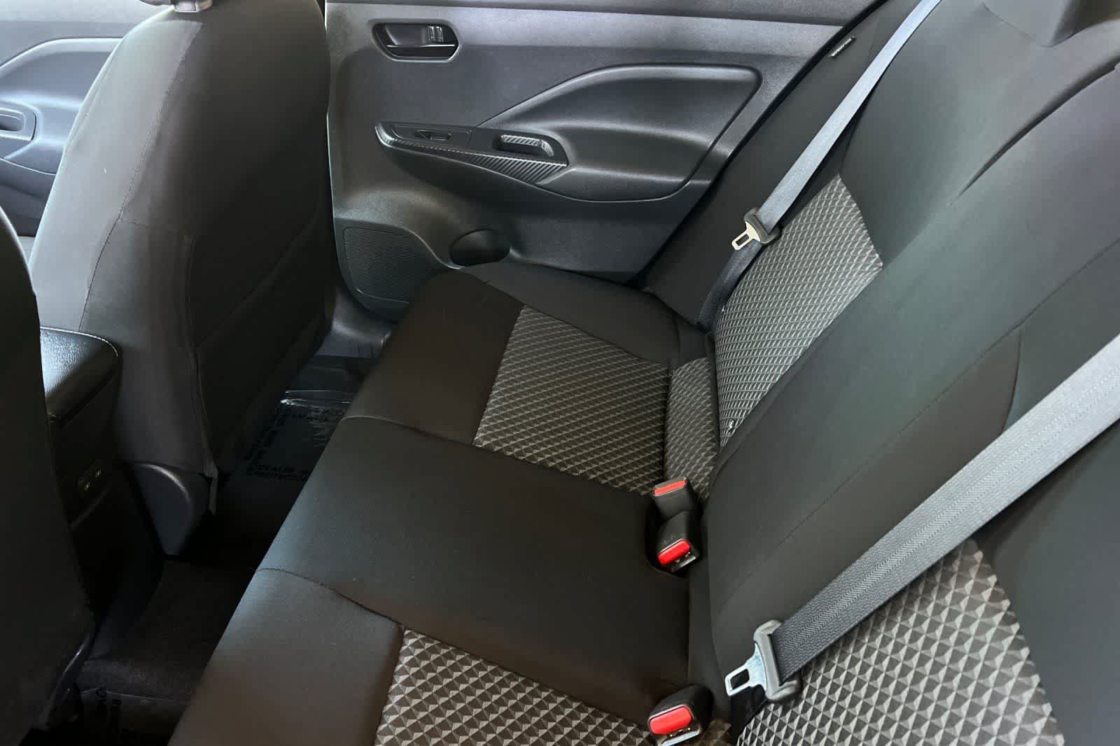 Used 2022 Nissan Versa S FWD image 5