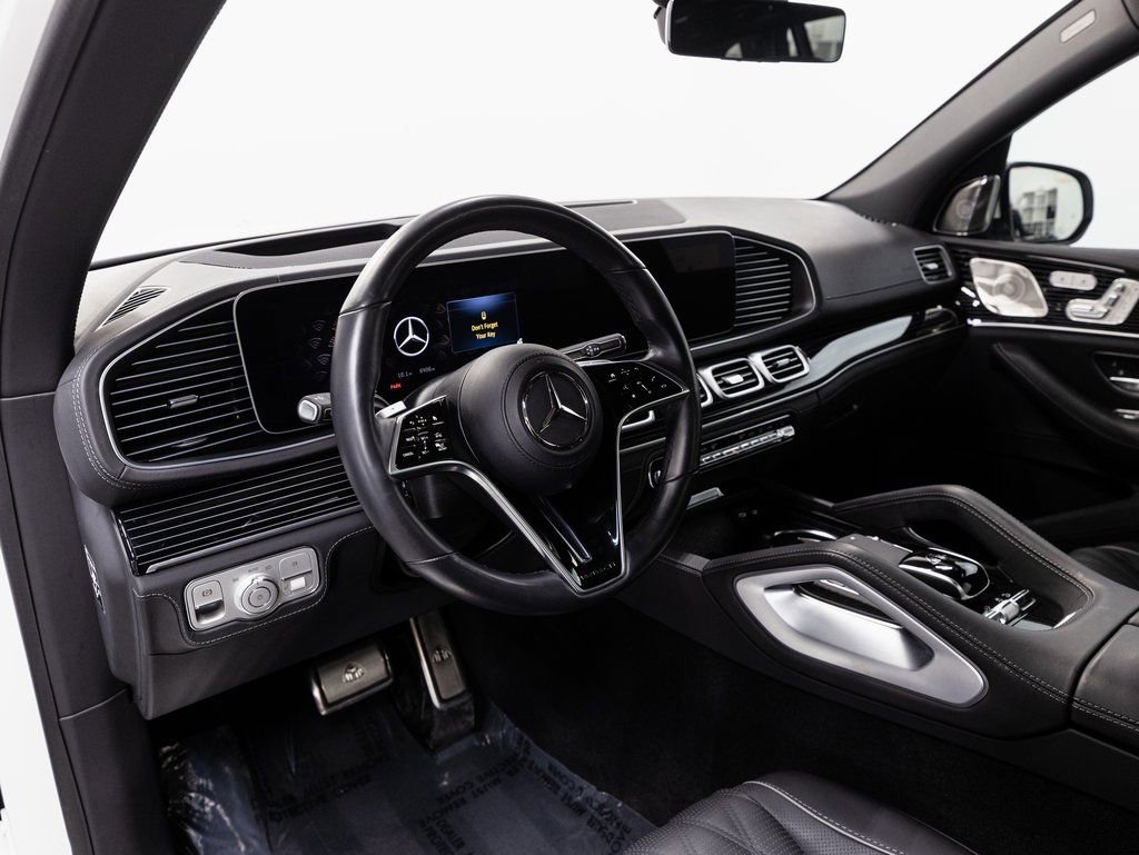 Used 2024 Mercedes-Benz Maybach GLS 600 4MATIC image 9