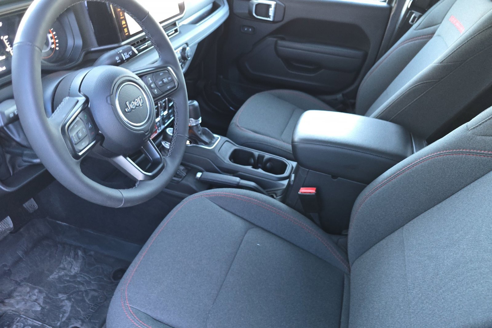 Used 2025 Jeep Gladiator Rubicon w/ Convenience Group image 9