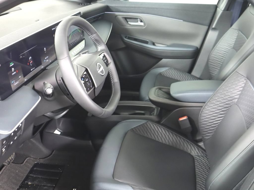 New 2026 Nissan Leaf Platinum+ w/ Floor Mat Package (Platinum+) FWD image 12