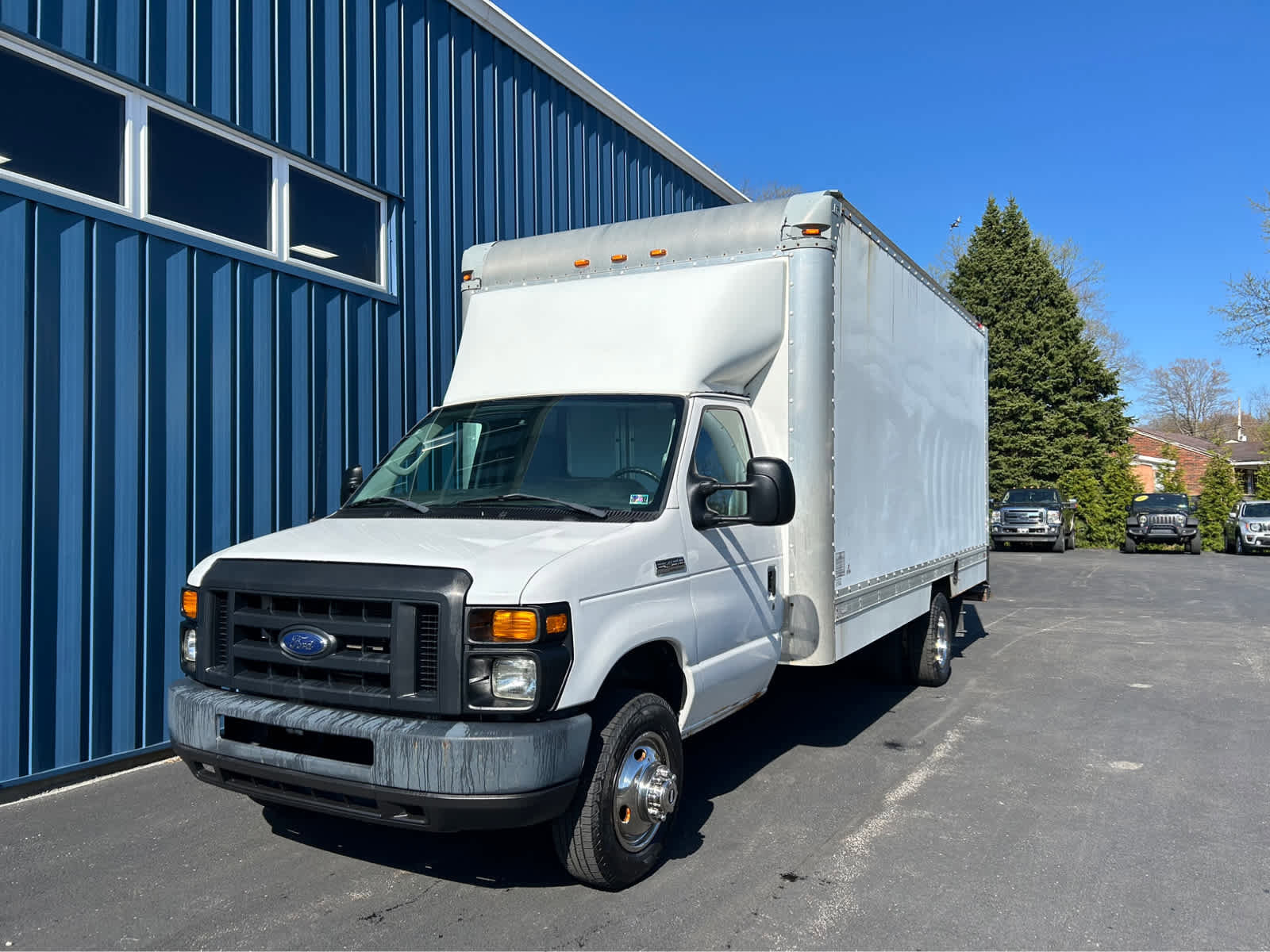 Used 2017 Ford E-450 and Econoline 450 Super Duty RWD image 2