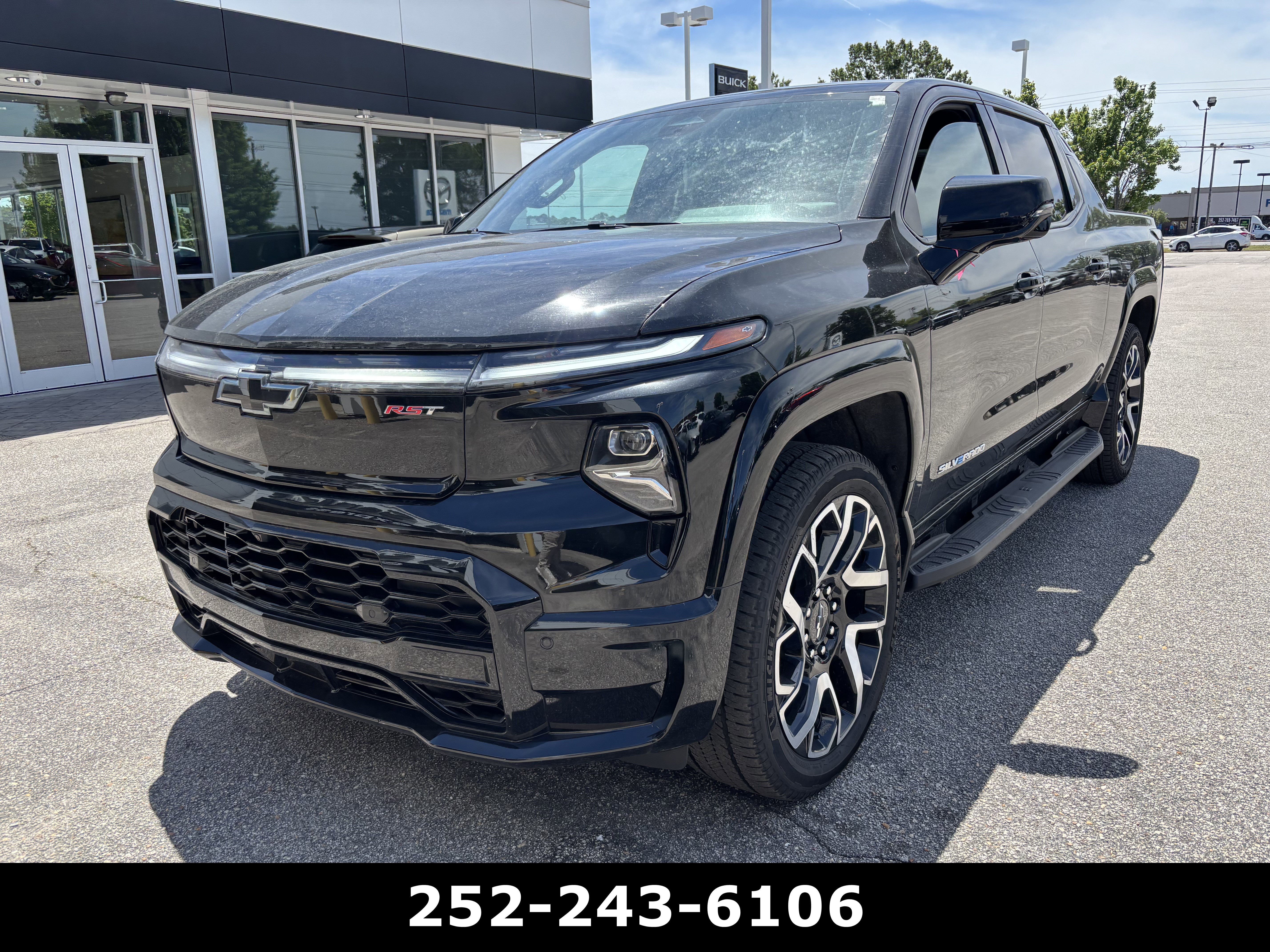 Used 2025 Chevrolet Silverado EV RST AWD/4WD image 3