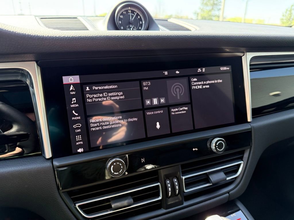 Used 2023 Porsche Macan Base image 18