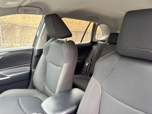 Used 2024 Toyota RAV4 LE image 31