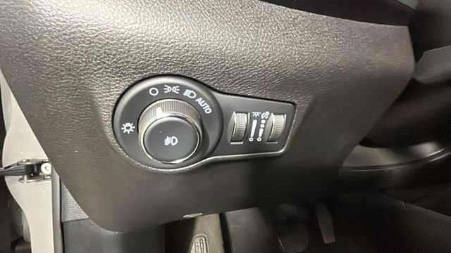 Used 2023 Jeep Compass Limited w/ Sun and Sound Group AWD/4WD image 20