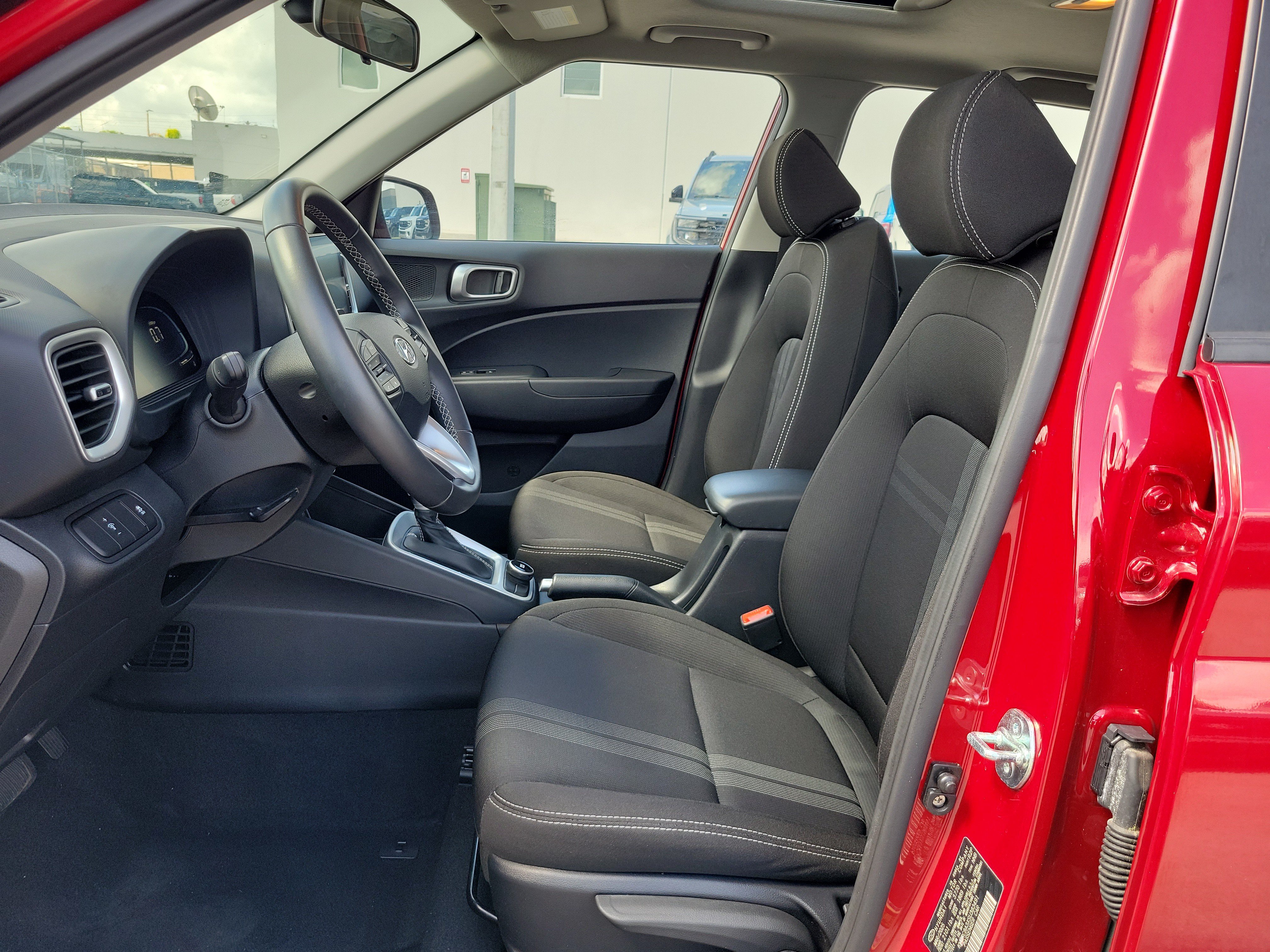 Used 2025 Hyundai Venue SEL FWD image 12