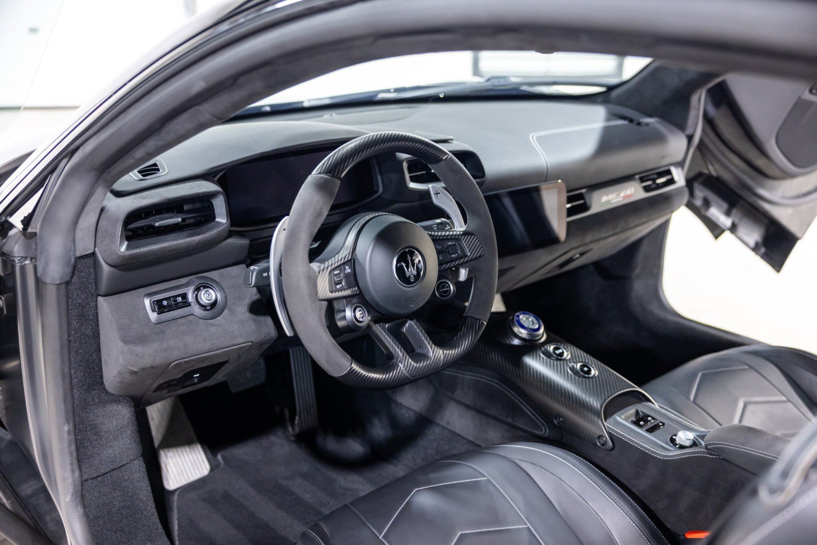 Used 2022 Maserati MC20 Coupe image 34