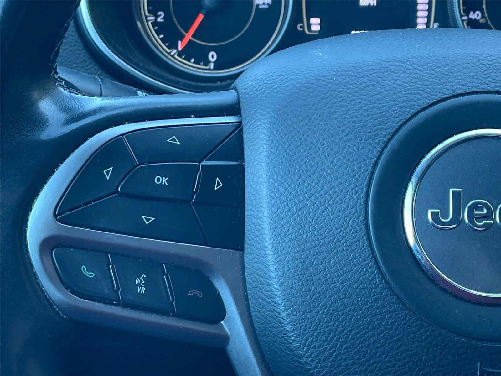 Used 2019 Jeep Cherokee Latitude Plus w/ Cold Weather Group AWD/4WD image 19