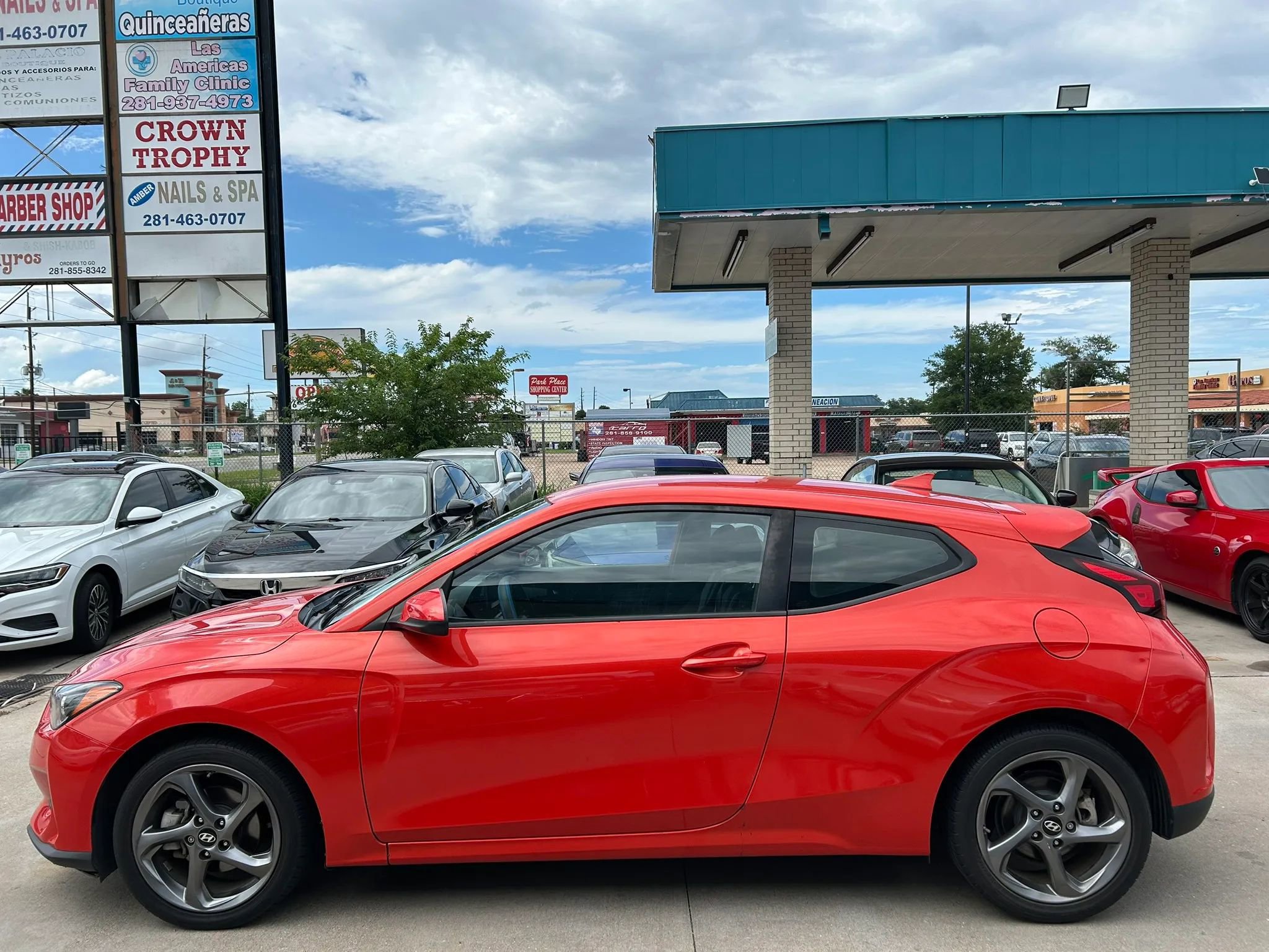 Used 2020 Hyundai Veloster 2.0 FWD image 2