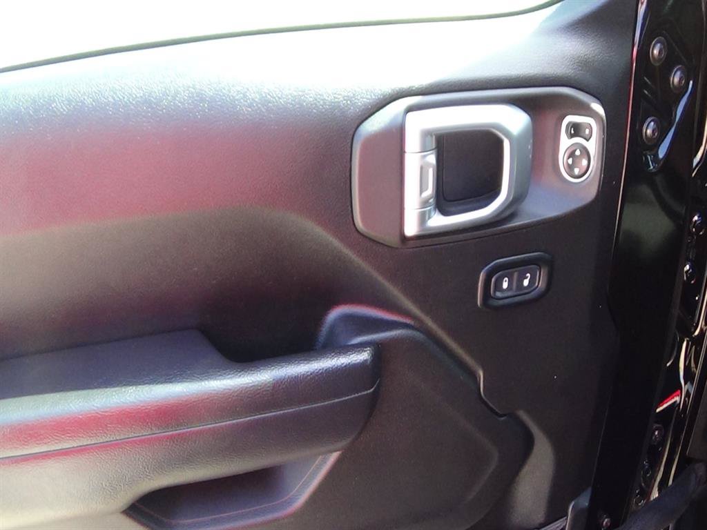 Used 2023 Jeep Wrangler Unlimited Sahara AWD/4WD image 16