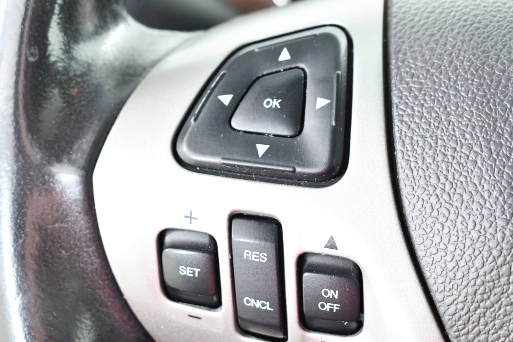 Used 2013 Ford Taurus Limited FWD image 30