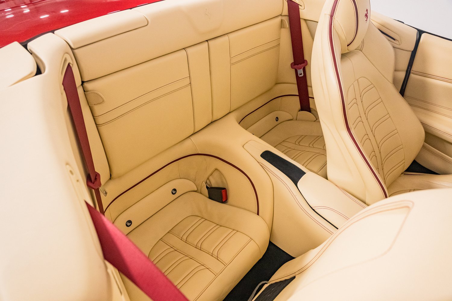 Used 2015 Ferrari California T RWD image 47