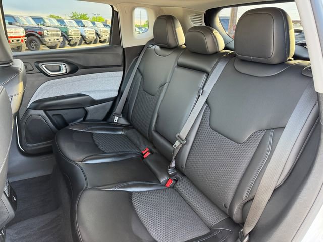 Used 2022 Jeep Compass Latitude w/ Sun and Sound Group AWD/4WD image 16