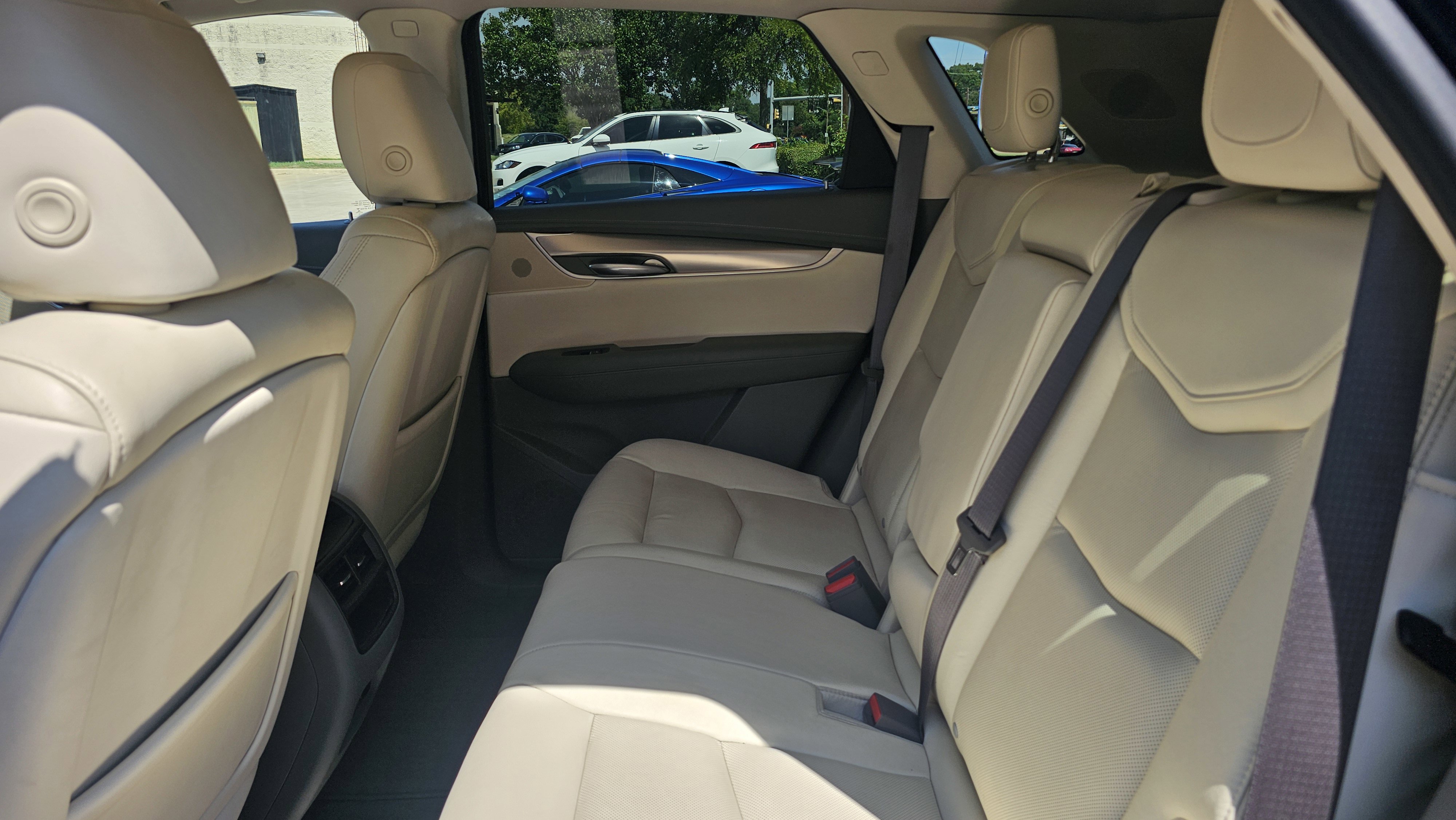 Used 2017 Cadillac XT5 Luxury w/ Driver Awareness Package FWD image 21