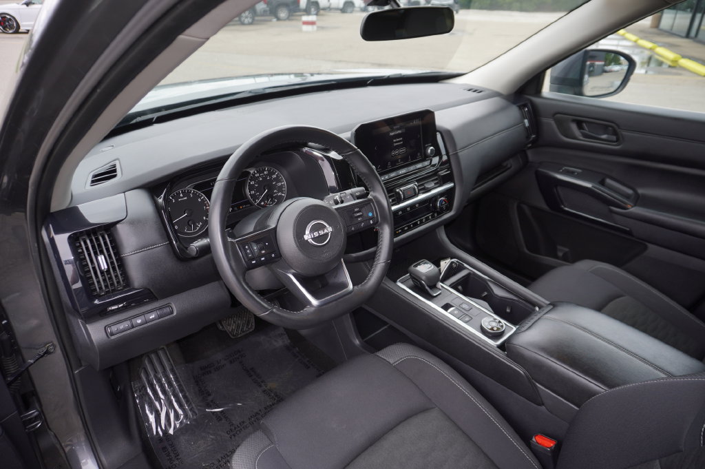Used 2025 Nissan Pathfinder SV AWD/4WD image 25