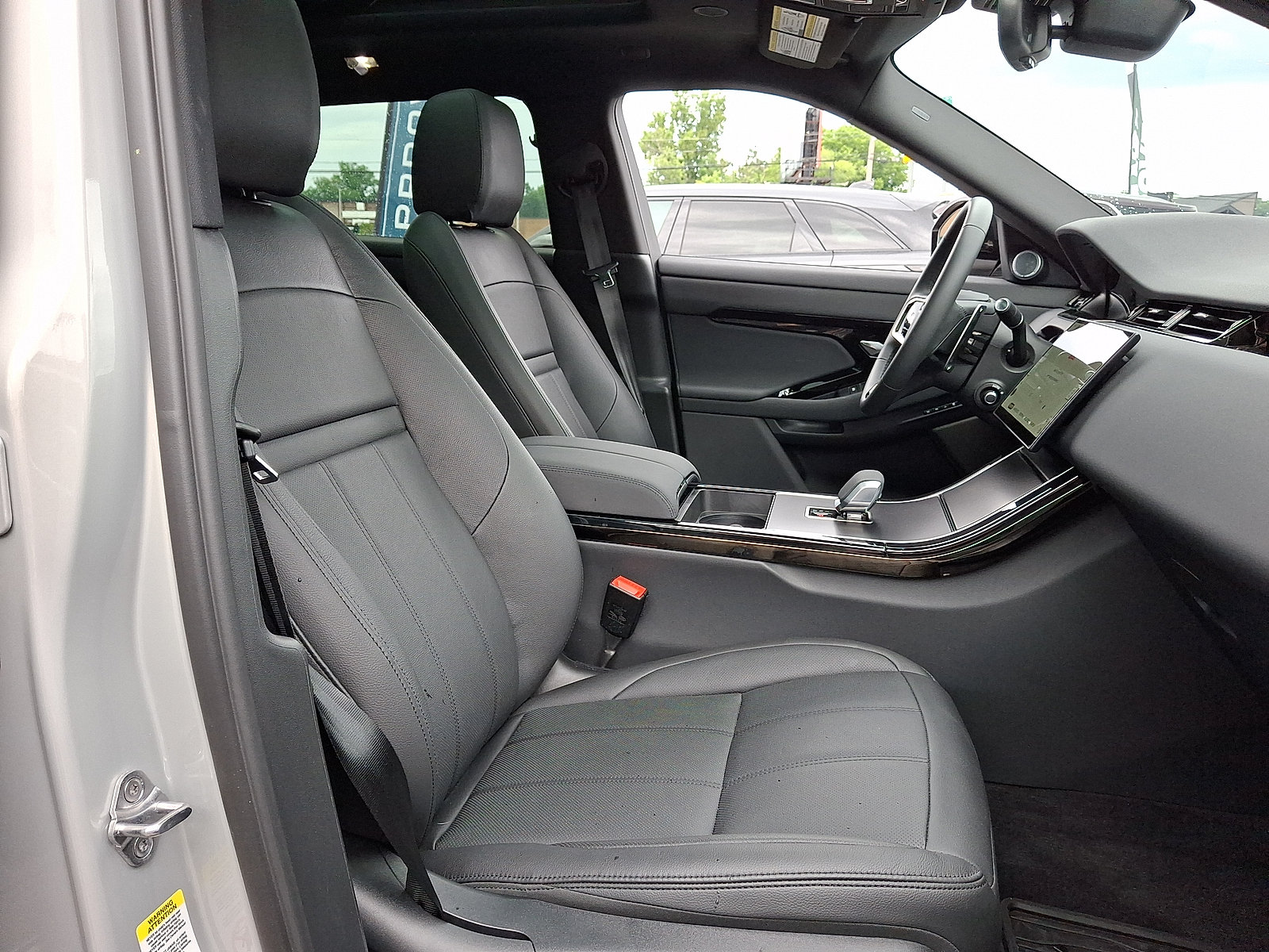 Certified 2026 Land Rover Range Rover Evoque Dynamic SE AWD/4WD image 21