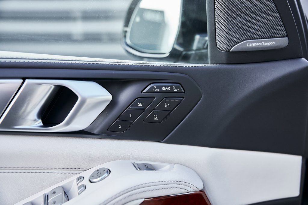 Used 2024 BMW ALPINA XB7 image 36