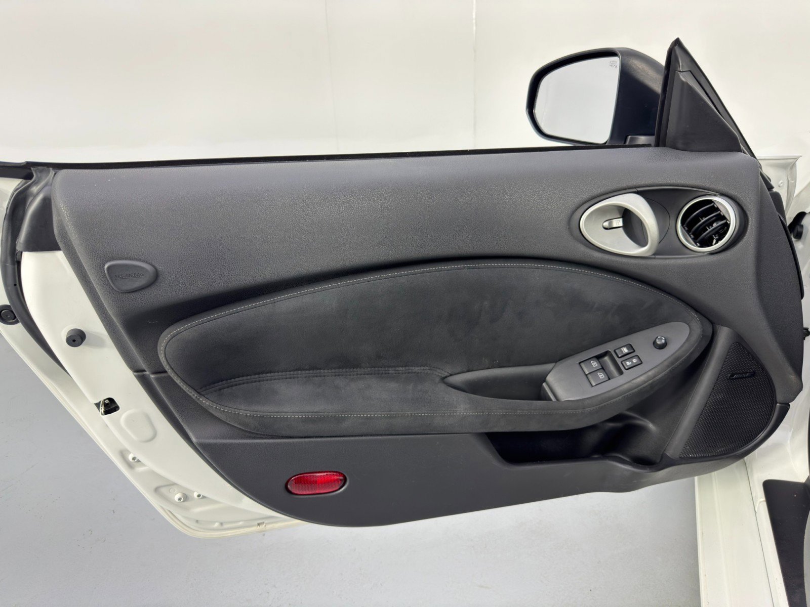 Used 2014 Nissan 370Z Touring w/ Sport Package image 37