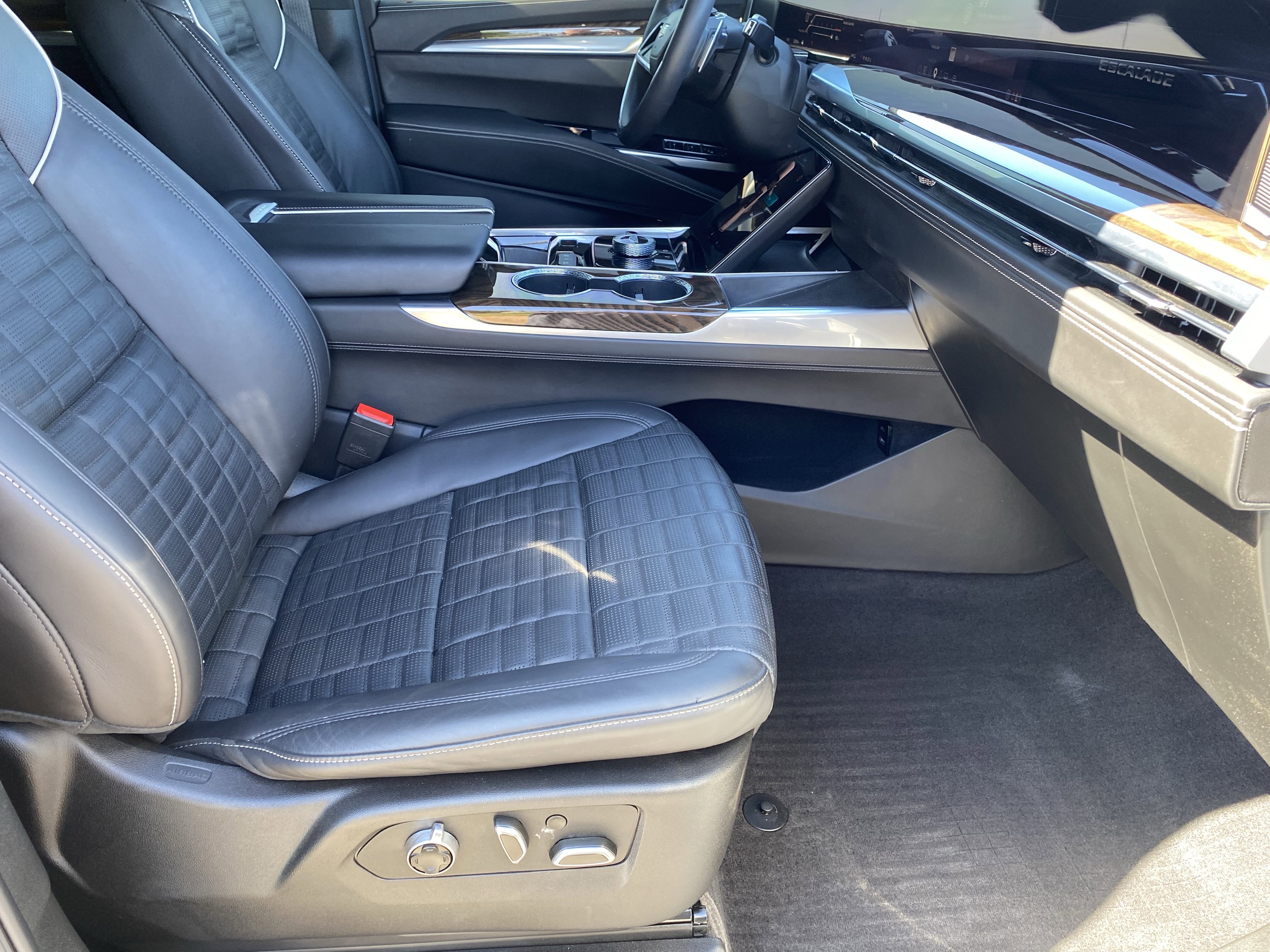 Used 2025 Cadillac Escalade Sport Platinum image 11