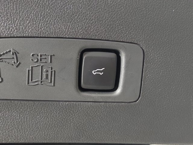 Used 2025 Lincoln Corsair Reserve FWD image 8