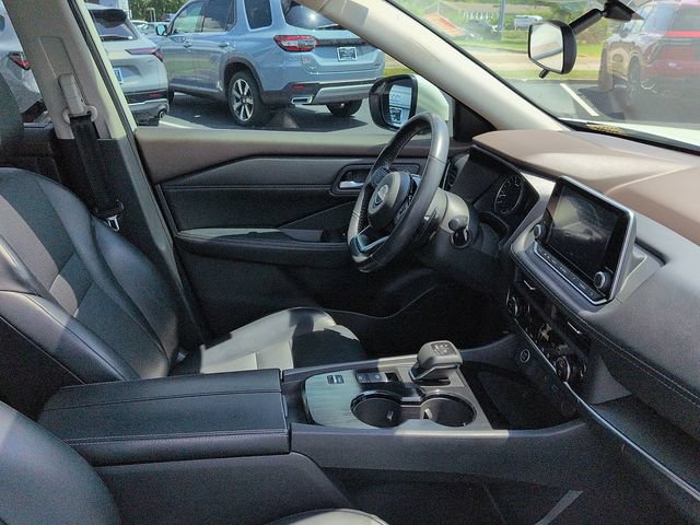 Used 2023 Nissan Rogue SV w/ SV Premium B Package FWD image 10