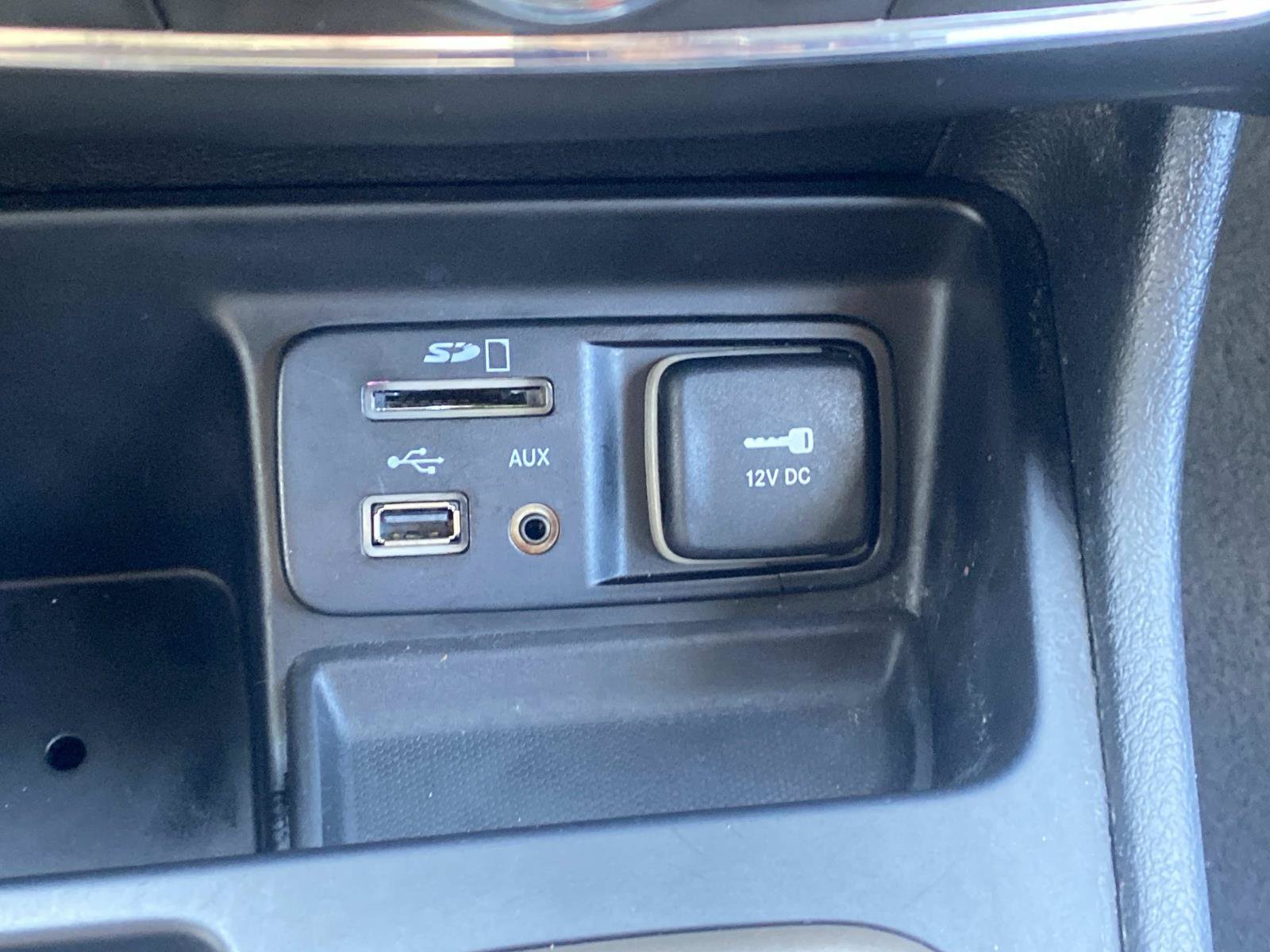 Used 2018 Jeep Cherokee Limited FWD image 25