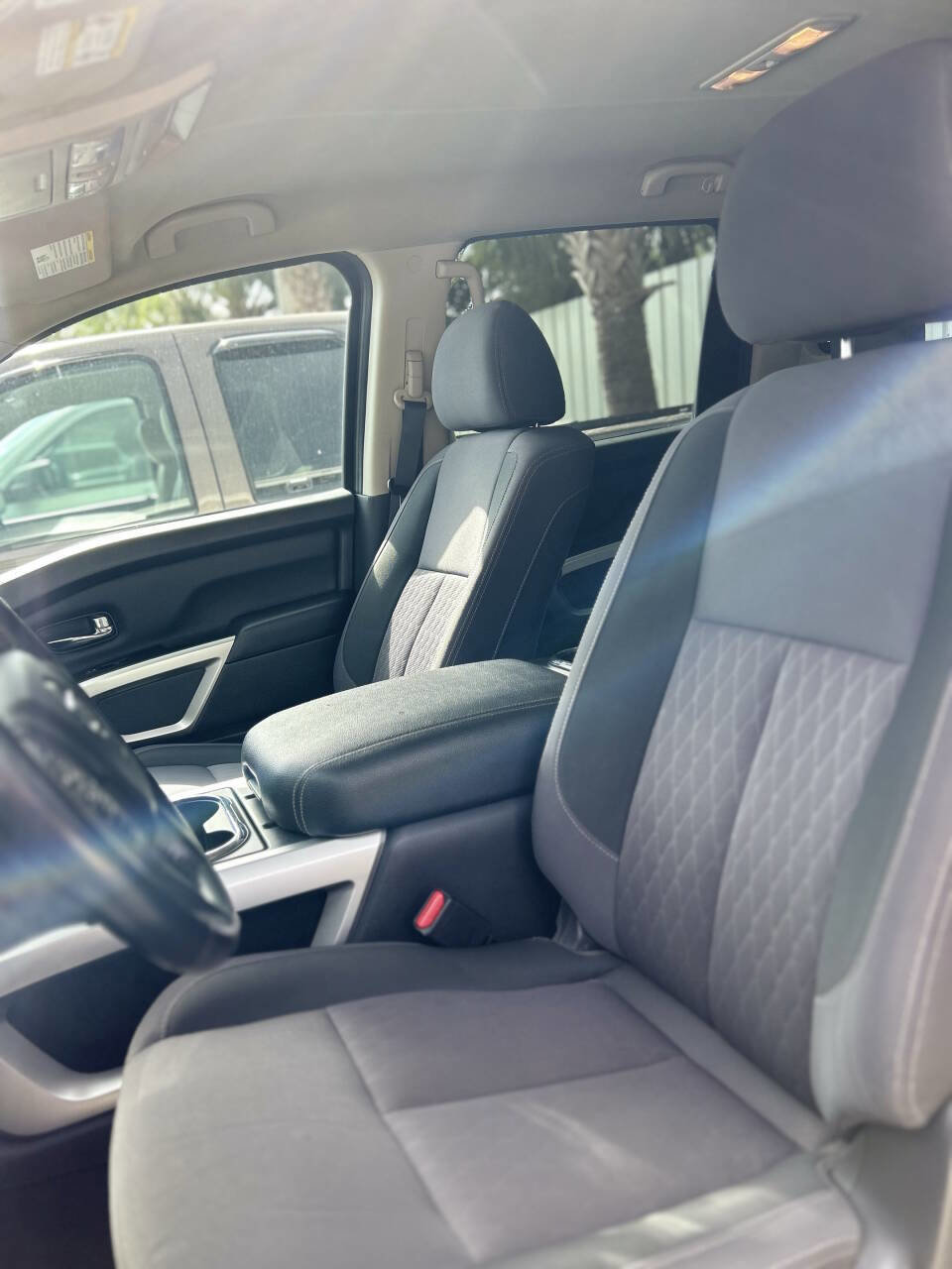 Used 2020 Nissan Titan SV w/ SV Convenience Package image 10