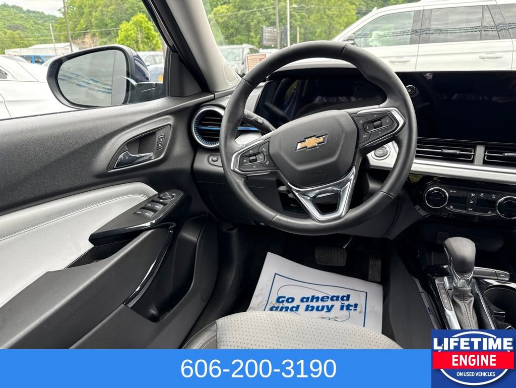 Used 2024 Chevrolet Trax LT w/ Driver Confidence Package FWD image 19