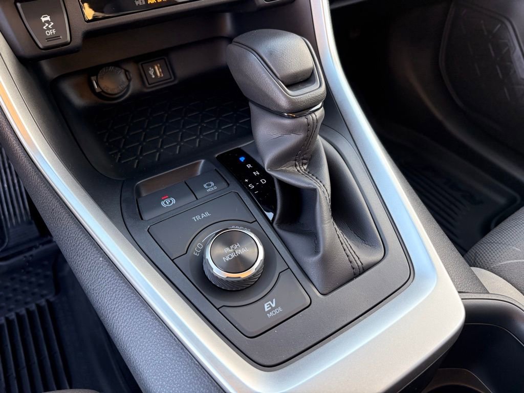 Used 2025 Toyota RAV4 XLE image 19