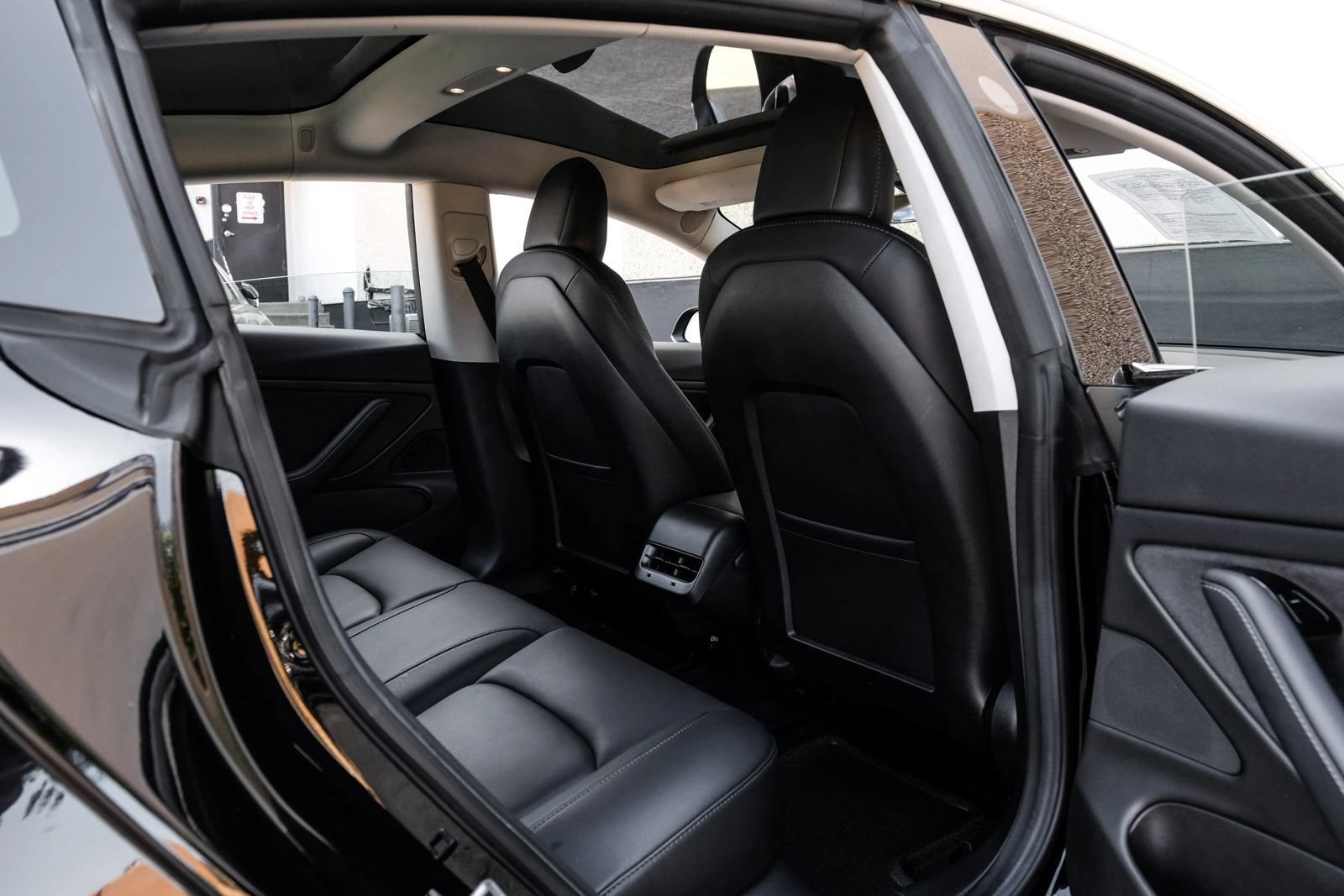 Used 2018 Tesla Model 3 Long Range RWD image 36