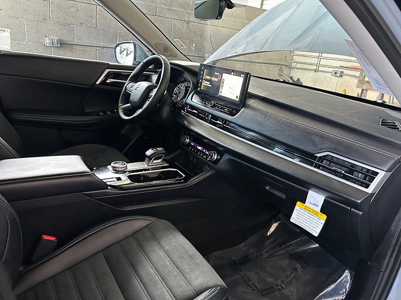 Used 2026 Mitsubishi Outlander SE FWD image 29