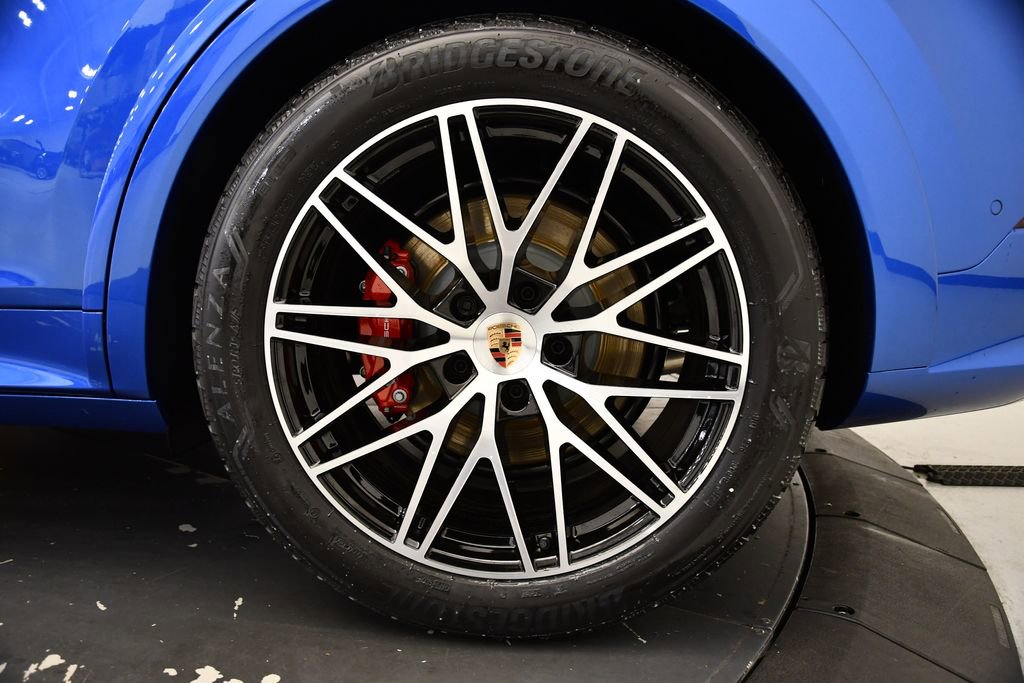 Used 2025 Porsche Cayenne S image 14