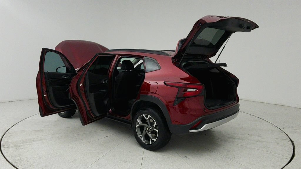 Used 2025 Chevrolet Trax LT w/ Driver Confidence Package FWD image 11