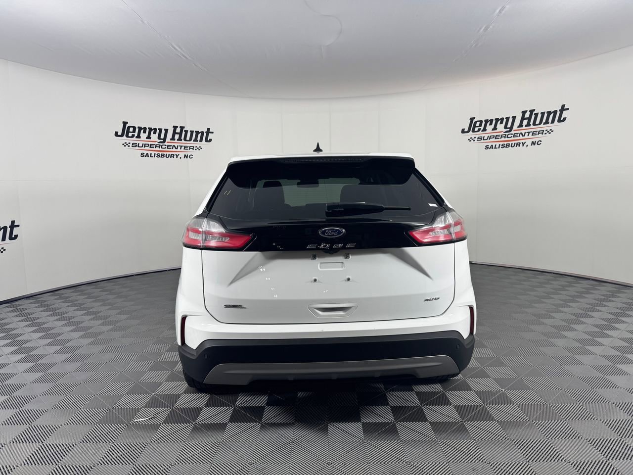 Used 2024 Ford Edge SEL image 9